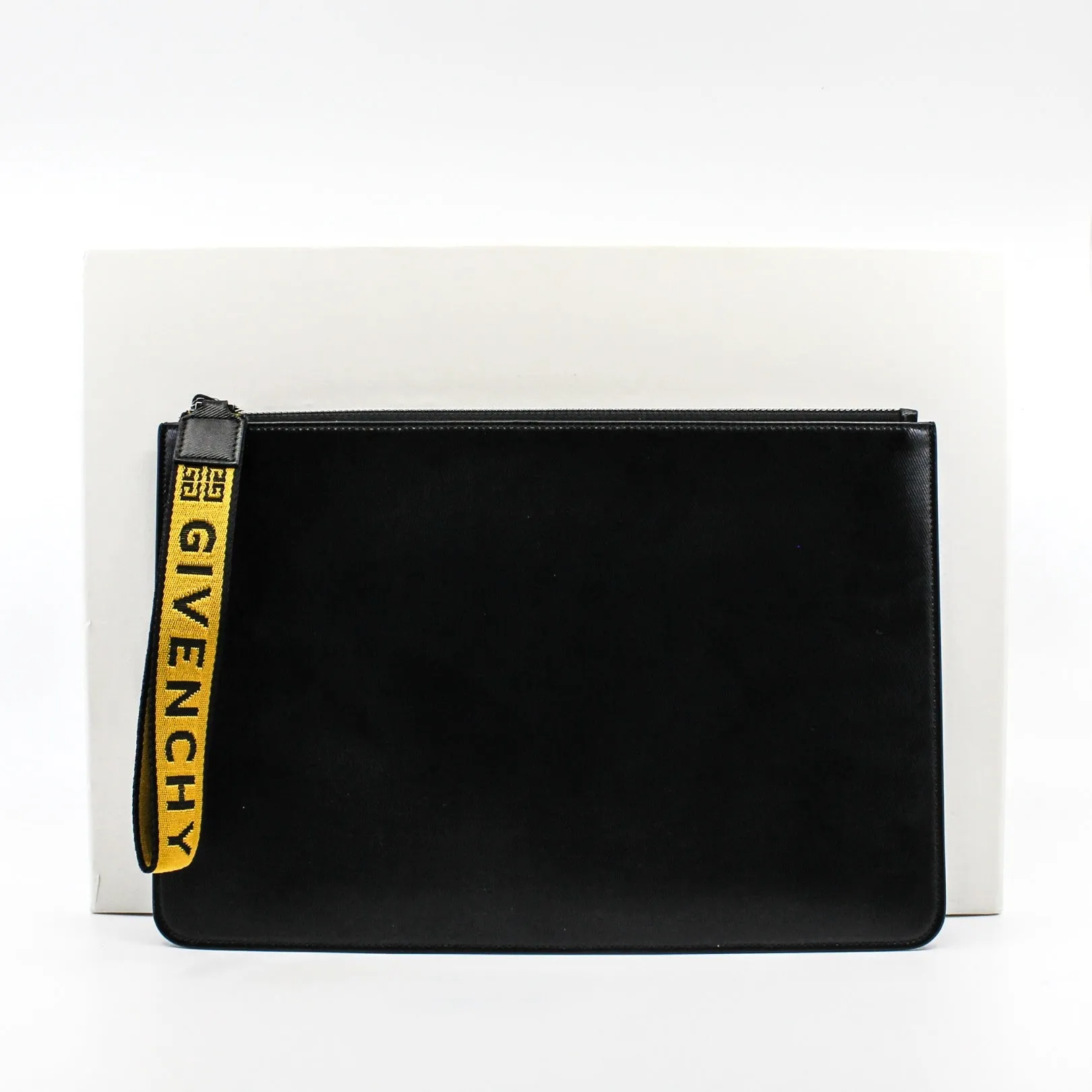 gvc clutch zippy blackwith large gv logo zip